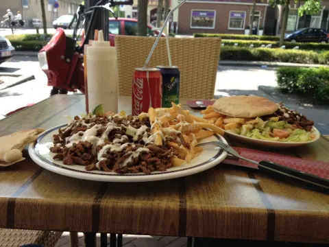 Foto 2 van Willy's