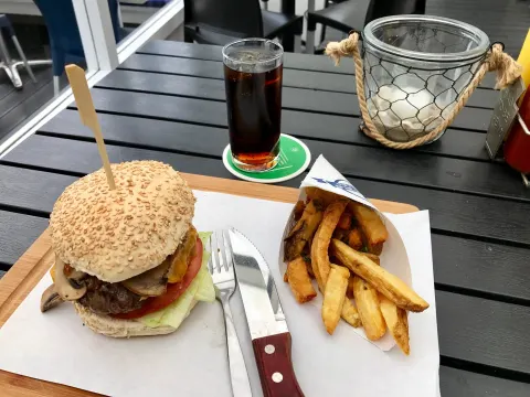 Foto 3 van Burgers and bites