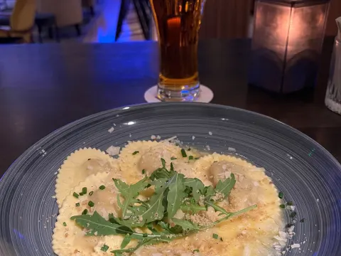 Pillars Restaurant and Bar