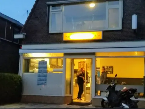 Snackbar Pernis