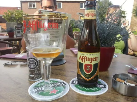Foto 5 van Blusser