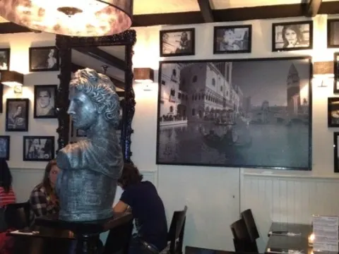 Foto 5 van A Roma