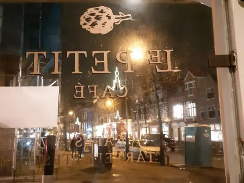 Le Petit Café