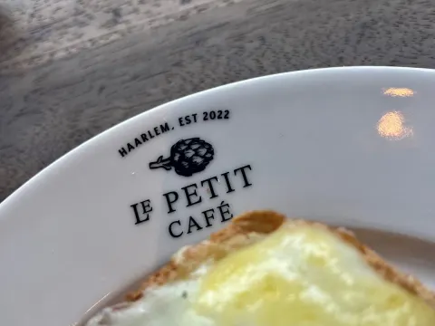 Foto 4 van Le Petit Café