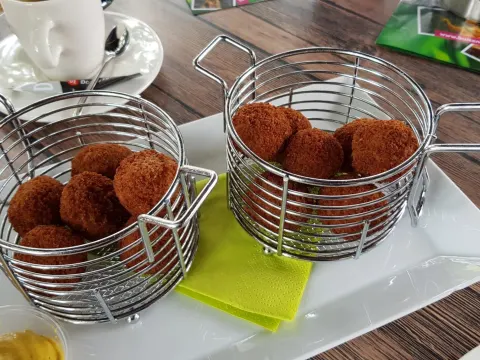 Eetcafé | Cafetaria "De Hoek"