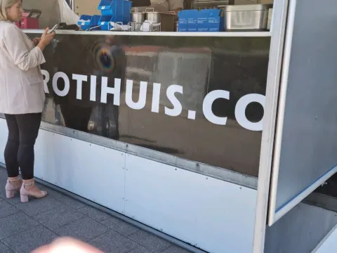 Foto 5 van Rotihuis Maharadj
