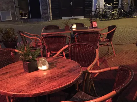 Aan Tafel
