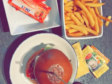 nomad burger bistro