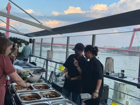 Eau Lounge