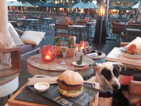St. Tropez Gastrolounge