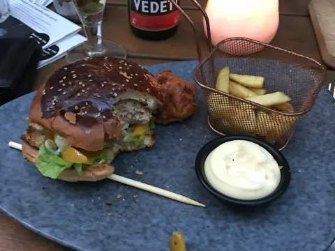 Iveau Burgers & Wijnbar