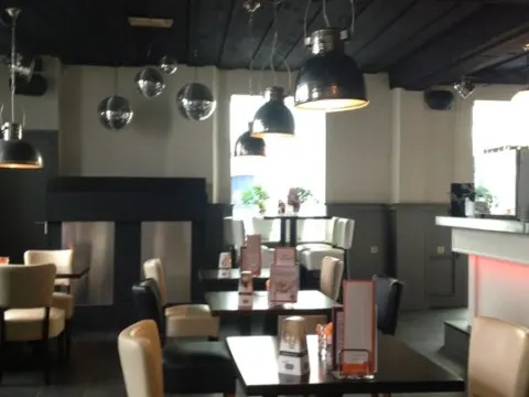 Foto 2 van Loungecafe De Prinz