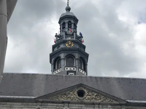 Bij Us