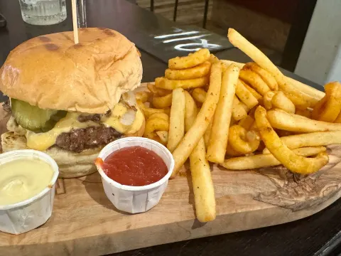 Burgers ‘n Freakin’ Fries
