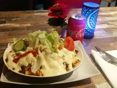 Foto 2 van Shoarma De Mazzel