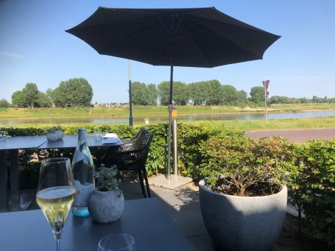 Foto 4 van Hotel - Visspecialiteiten Restaurant Rijnzicht