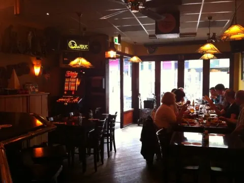 Lunch & Borrelcafé Qwibus