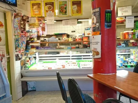 Foto 2 van Snackbar Stomy's