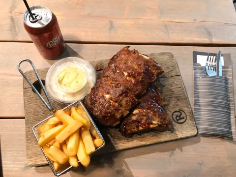 Burgers 'N Ribs