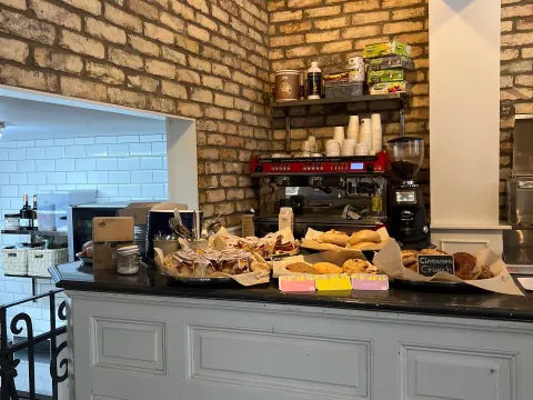 Flo’s Deli