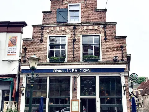 De 13 Balcken