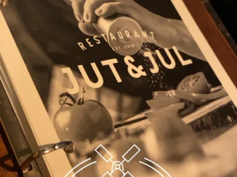 Jut & Juul