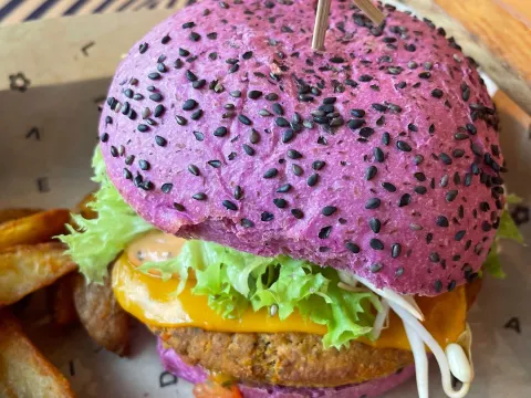 Foto 3 van Flower Burger Amsterdam