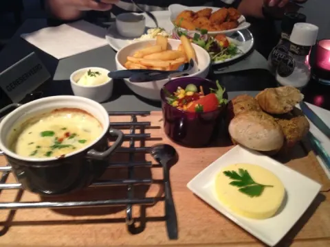 Lunch & Lounge