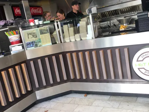 Foto 4 van Snackbar Het Plein