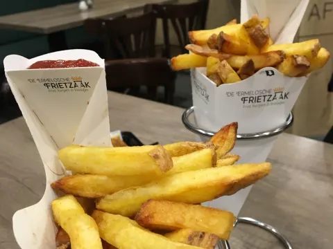 Foto 3 van De Ermelosche Frietzaak