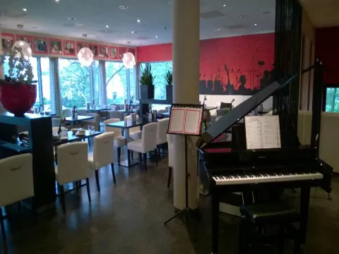 Restaurant Swing