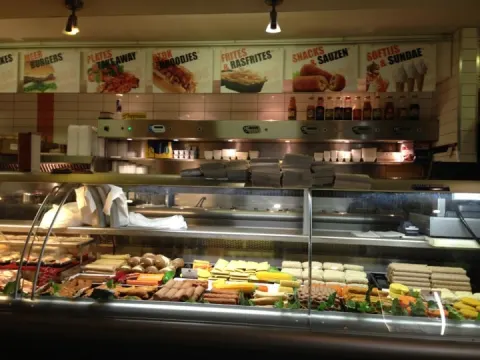 Foto 4 van Snackbar Meerburcht