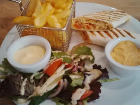 Foto 4 van La Creme cafe restaurant
