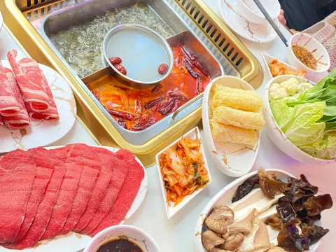 Hot and Hot Hot Pot Amsterdam Chinatown 沸腾三国阿明唐人街店