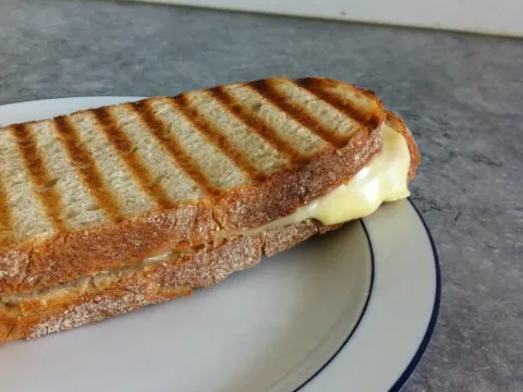 Foto 3 van Tostibar Spoorzicht
