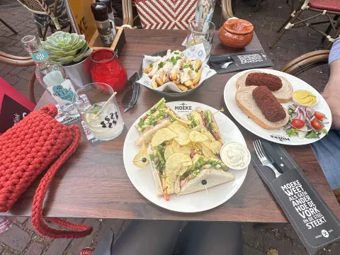 Foto 2 van Café Moeke