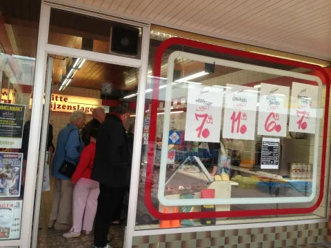 Foto 2 van Witte Prijzenslager