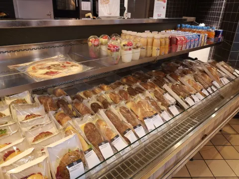 Dekamarkt Café