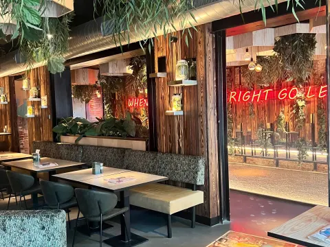 Amadore Café Restaurant Het Postkantoor