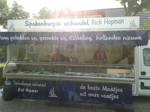 Viskraam bij de Aldi