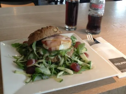 Square lunch|lounge|liqour