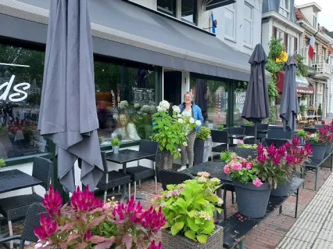Restaurant Weekends