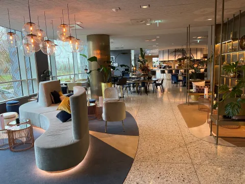 Restaurant Bar The Den
