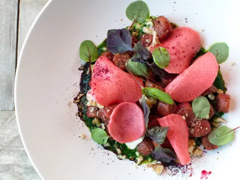 Restaurant M.e. (Mother earth)