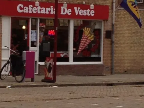 Foto 3 van Cafetaria De Veste