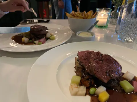 Bleue Bar Bistro
