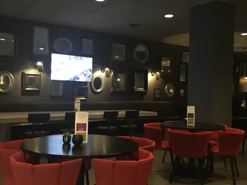 Foto 4 van Bar