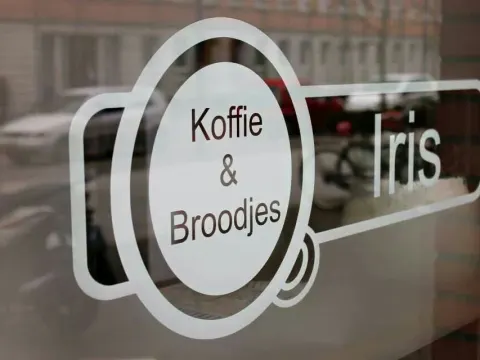Koffie en Broodjes Iris