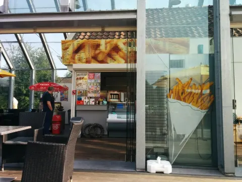 Foto 2 van Snackbar "De Haven"