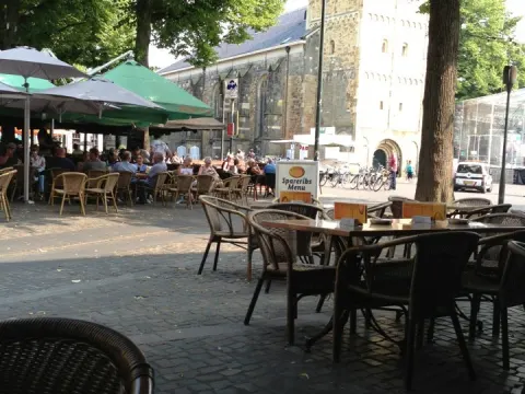 Foto 2 van Camel Middle East Grill House